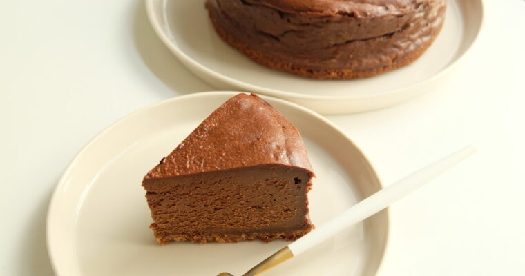 密度、極まる。体温でとろける、ベルギー産チョコのビターチョコチーズケーキ